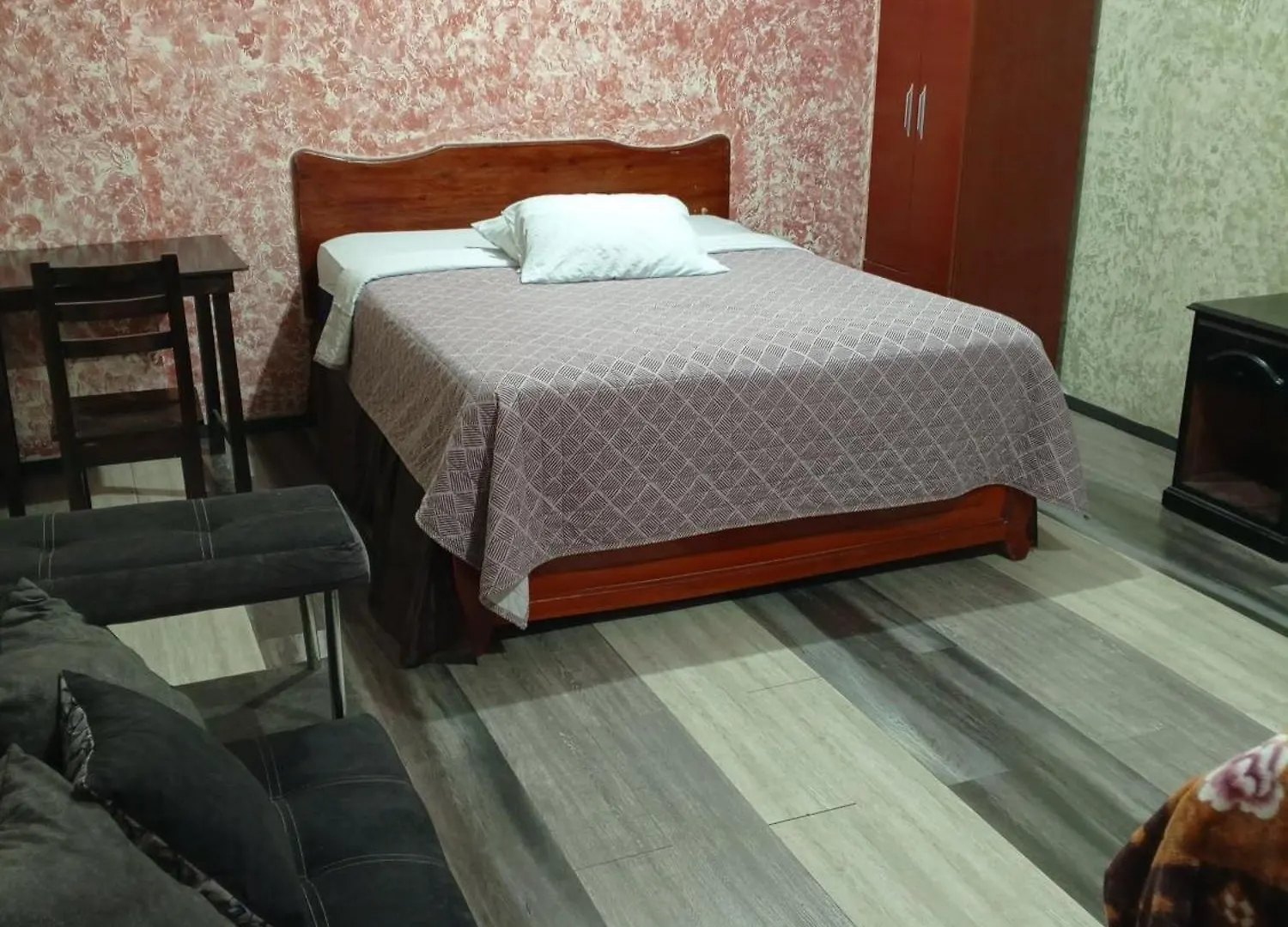 Pensión Hostal Residencial Perla Cuencana